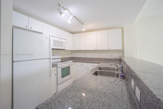 Foto del edificio - 2740 SW 28th Terrace
