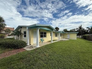 Building Photo - 7057 Sunset Dr S