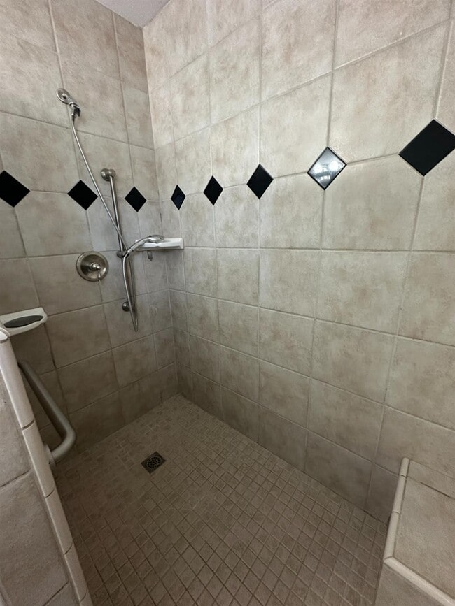 Building Photo - 626 W Vassar Ave