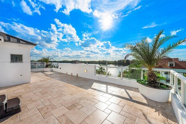 Building Photo - 348 Elm St