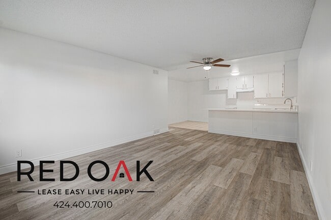 Building Photo - 10133 Pinewood Ave