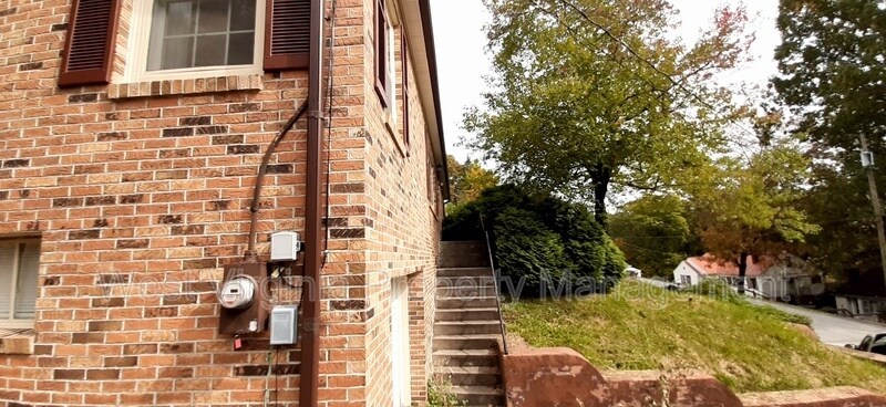 Primary Photo - 1215 East Dr