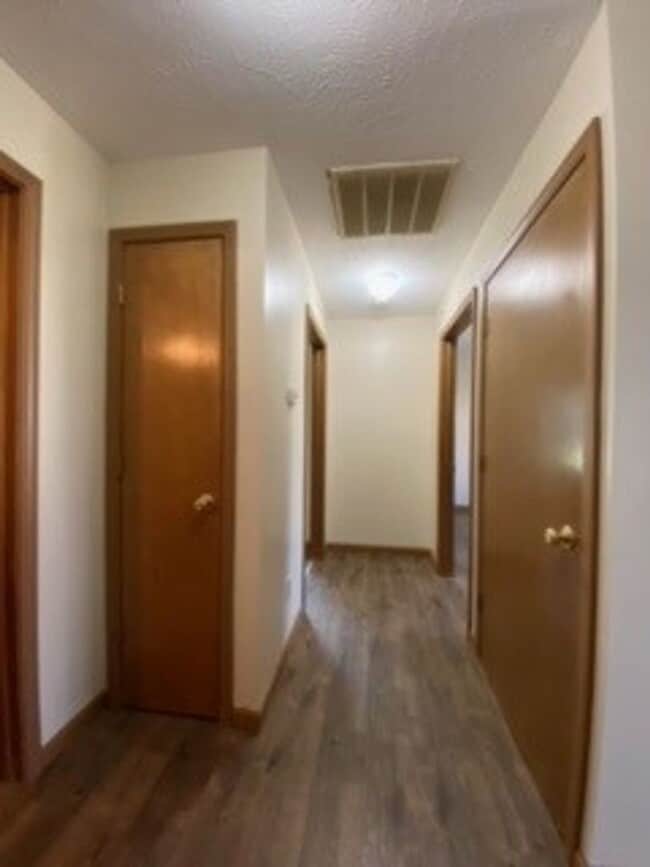 Building Photo - 213 Stonewall Ct