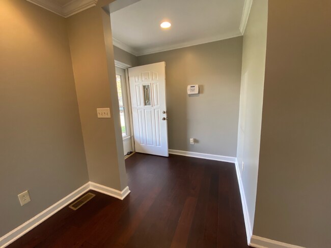 Building Photo - 302 Pullen Ave