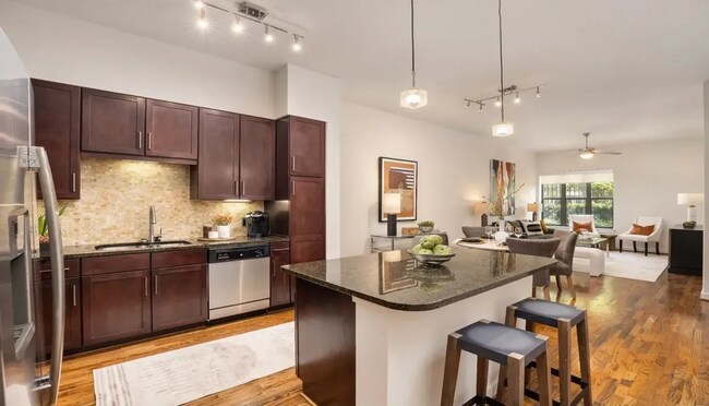 Foto del edificio - Elegant 2/2 Apt – Modern Living at Its Best!