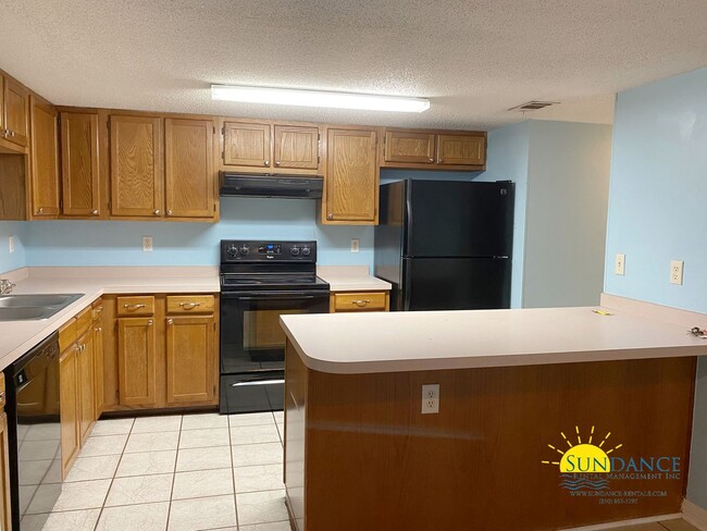 Foto del edificio - Great 3 Bedroom Townhouse Close to Both Ba...