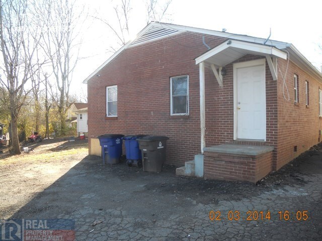 Building Photo - 2443 Lomond St