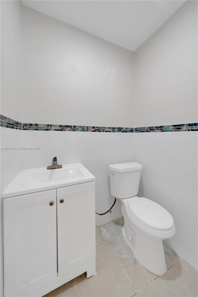 Foto del edificio - 7555 SW 28th Street Rd