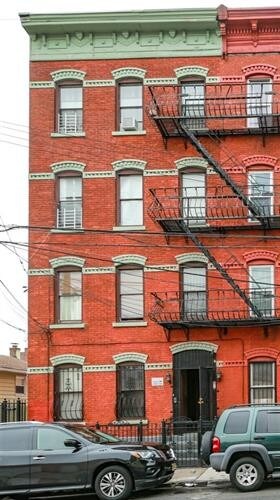 Primary Photo - 35 Harmon St
