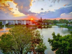 Building Photo - 1904 Bermuda Cir