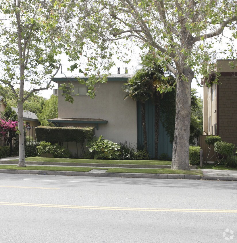 Primary Photo - 11510 Riverside Dr