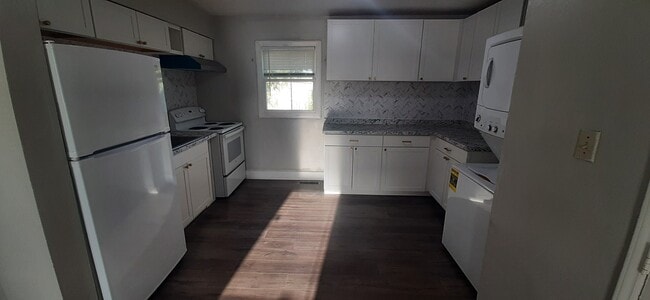 Building Photo - 13 Fisher Pl