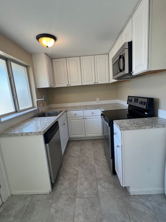 Building Photo - Girgis Duplex