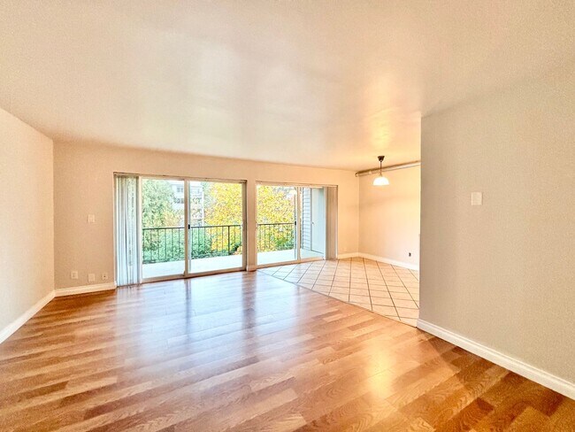 Foto del edificio - 321 Bellevue Way SE
