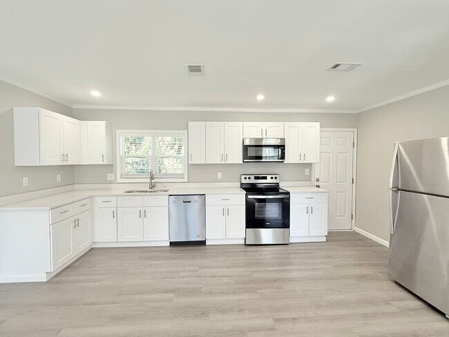 Foto del edificio - Fully Remodeled East Hill Cottage