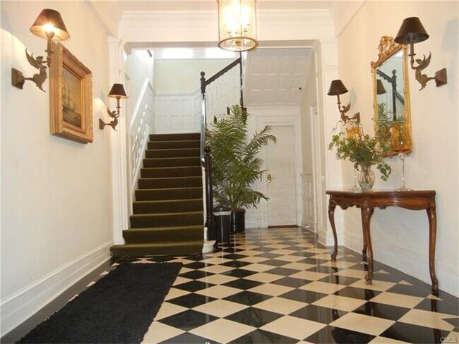 Interior - 5 Hundley Ct