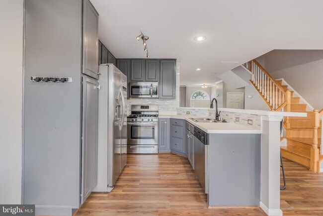 Foto del edificio - 405 Hatchers Run Ct