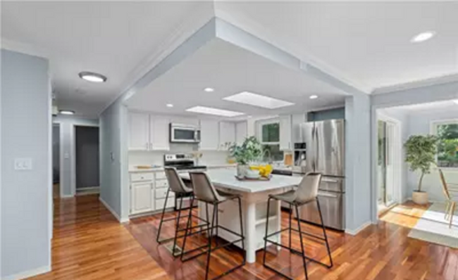 Building Photo - Beautifully refreshed gem with 4 beds and ...