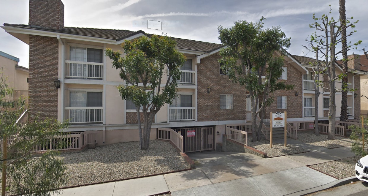 Primary Photo - 1122 E Elk Ave