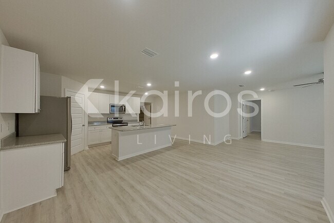 Foto del edificio - 381 Monarch Ln