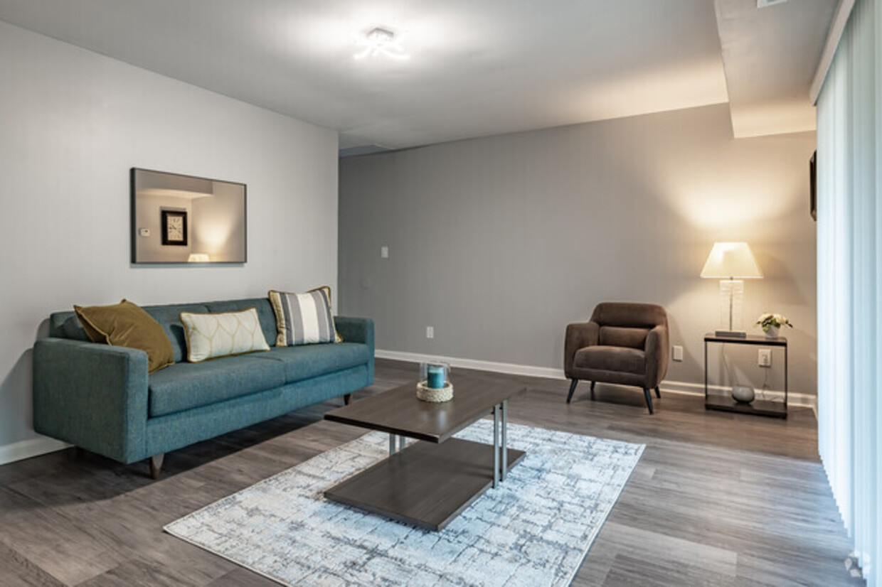 Foto principal - 890 White Pine Dr