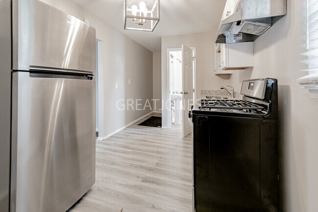 Building Photo - NOW OFFERING $250 OFF THE FIRST FULL MONTH...