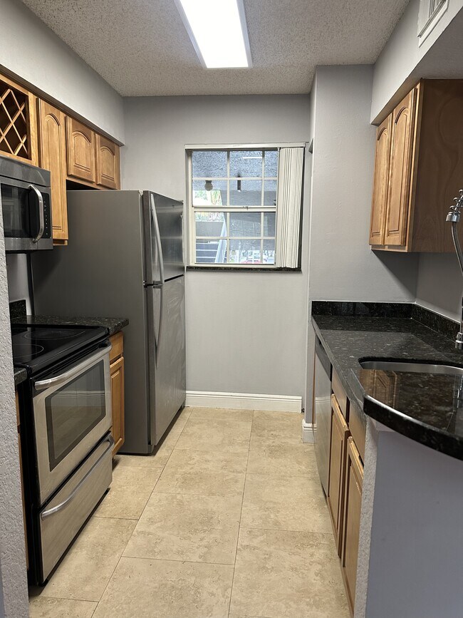 Foto del edificio - 2810 N Oakland Forest Dr