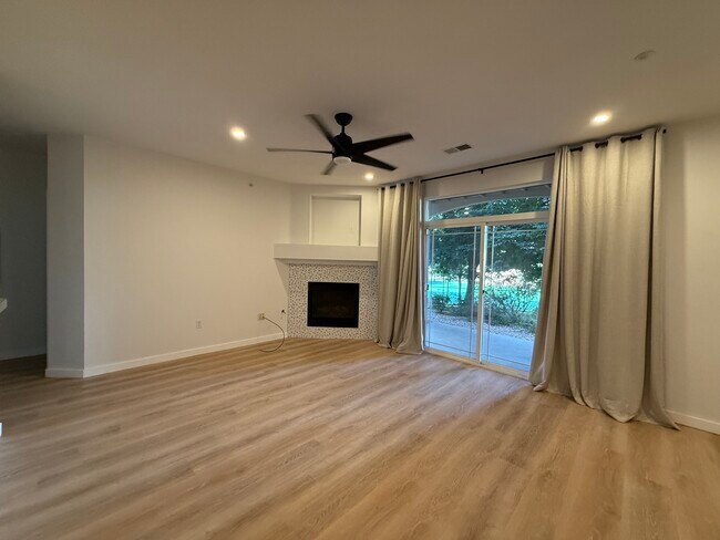 Building Photo - 8412 S Holland Ct