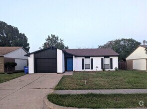 Building Photo - 510 Woodcrest Way