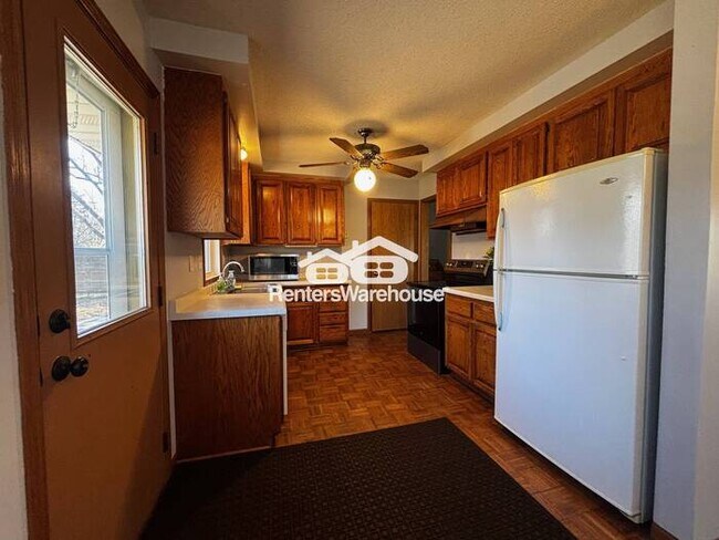 Building Photo - Available now! 3 Bedroom Single Family Hom...