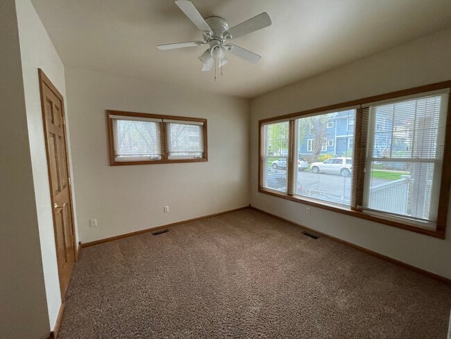 Building Photo - 806 Sybil St