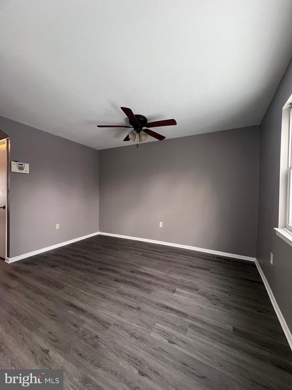 Building Photo - 120 Hopkins Ct