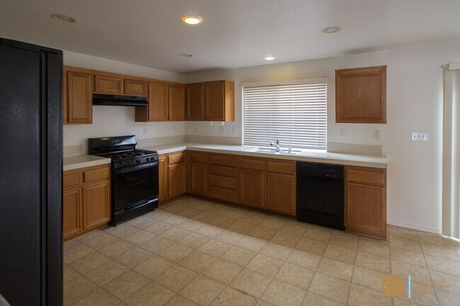 Building Photo - Gorgeous Home in Beautiful Oceanside! Spac...