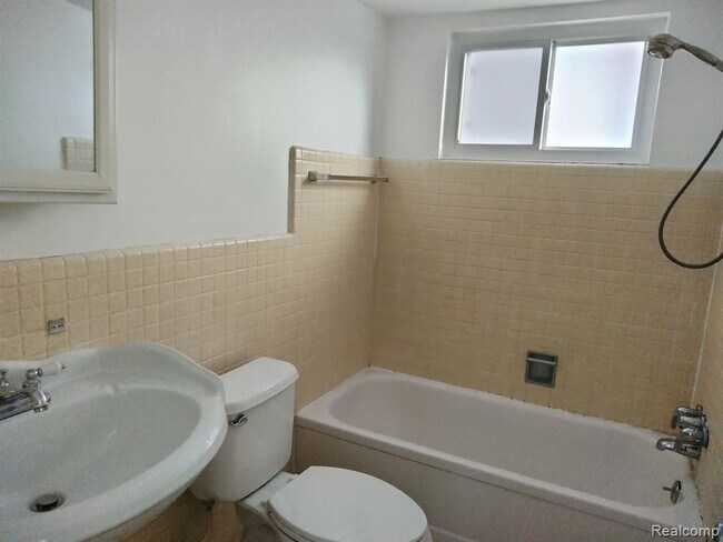 Foto del edificio - 4830 Briarwood Ave