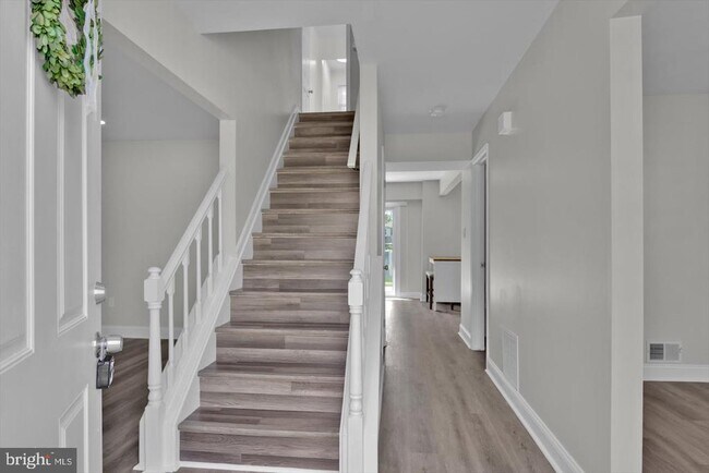 Foto del edificio - 205 Longstone Dr