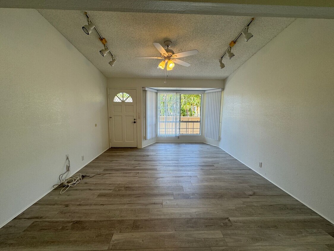Primary Photo - 468 Mananai Pl