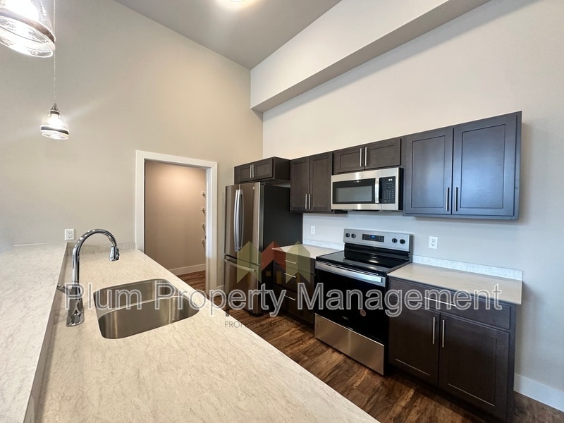 Building Photo - 425 Michigan Ave