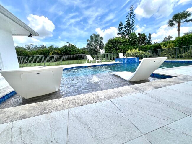 Sillas de piscina integradas - 1919 Countess Ct