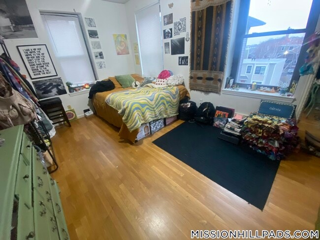 Building Photo - 715 Parker St