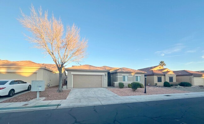 Building Photo - 2470 sq ft, remodeled single story, hard to find 5 bed, 2.5 bath, 2 car garage in guard gated Sta...