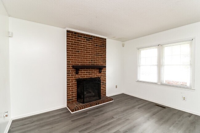 Building Photo - Charming 3 Bed, 2.5 Bath Rental in Greensb...
