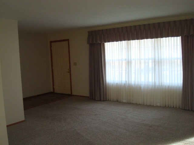 Foto del edificio - 115 Dana Dr