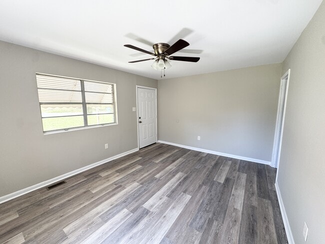 Building Photo - 106 National Ave