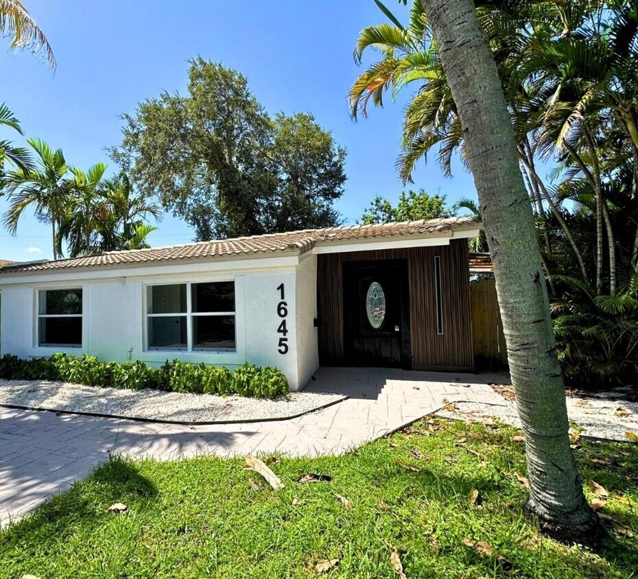 Foto principal - 1645 NE 175th St