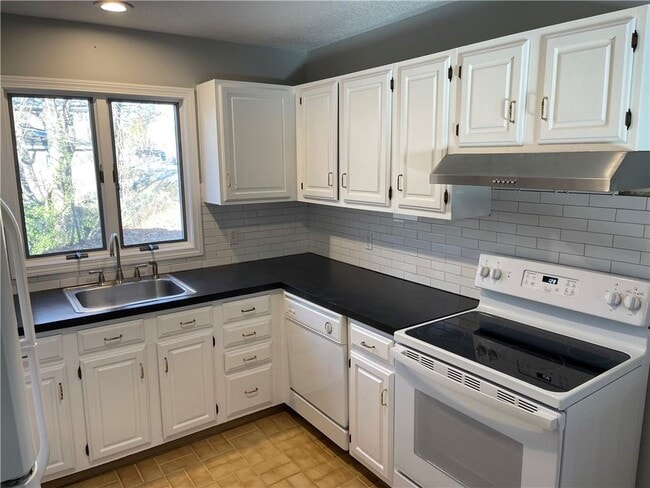 Building Photo - 12 Beacon St