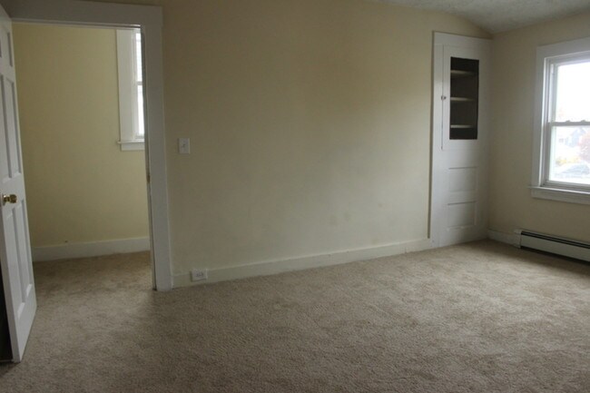 Building Photo - 44-46 Coe Ave