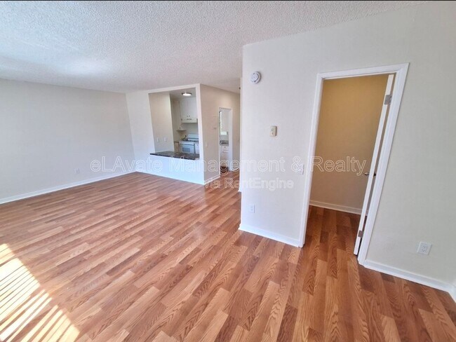 Foto del edificio - 6815 Kelvin Ave