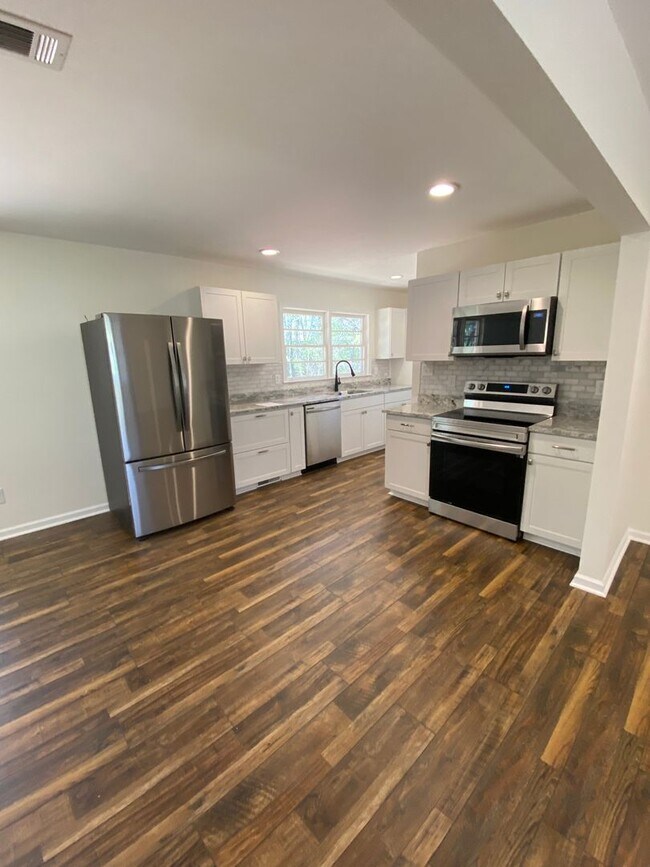 Foto del edificio - 3 Bedroom 2 Bath Home on Lost Mountain Road