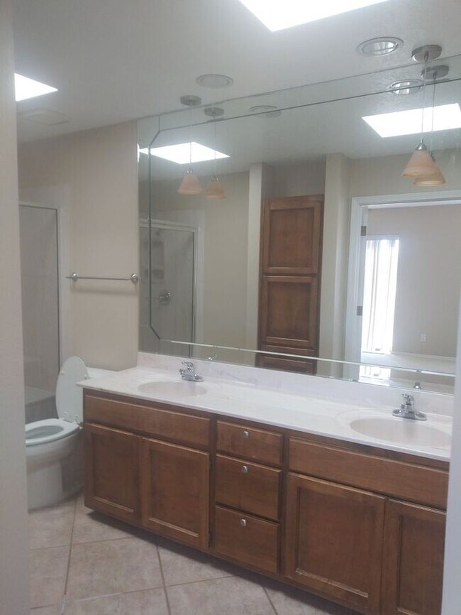Building Photo - 12800 Comanche Rd NE Unit 49