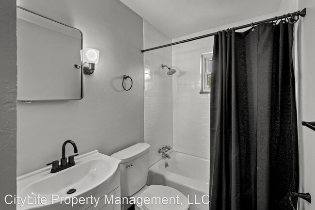 Building Photo - 3 br, 1 bath House - 2727 Versailles Avenue